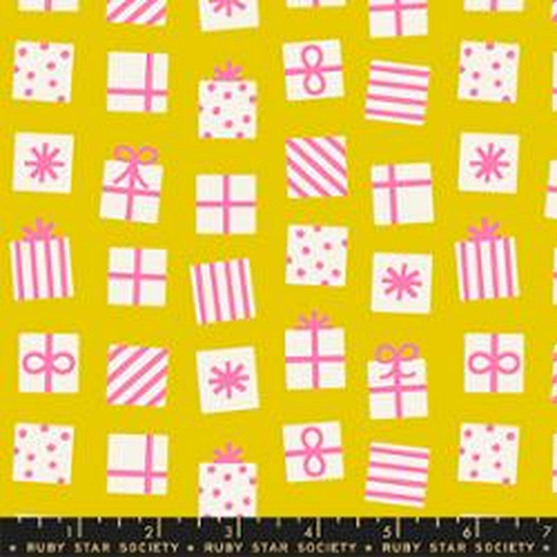 Merry Happy - Gifts Presents - Golden Hour